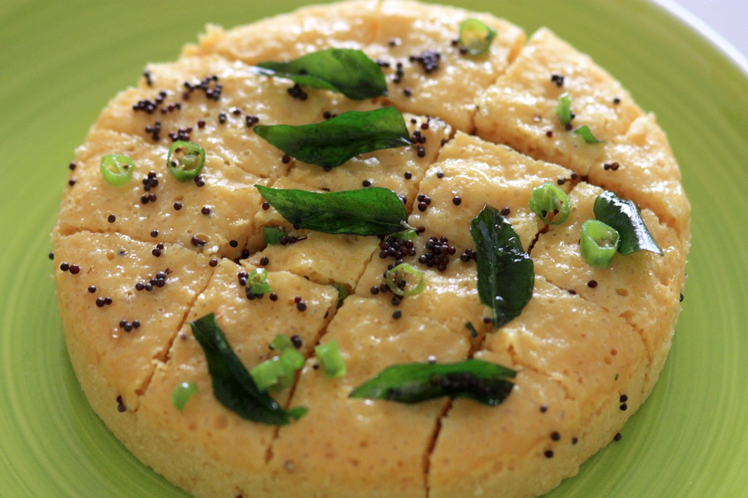 https://www.myweekendkitchen.in/wp-content/uploads/2013/05/khaman-Dhokla-1.jpg