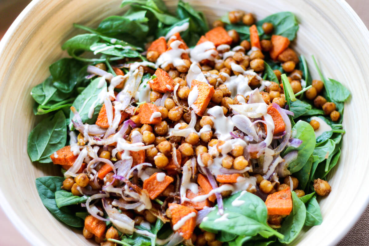 Spinach salad with roasted chickpeas | My Weekend Kitchen